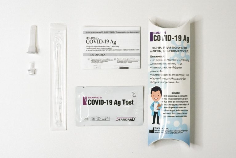 Тест-набор SD BIOSENSOR STANDARD Q COVID-19 Ag Self для определения антигена коронавируса 1 шт (09COV30UA1)